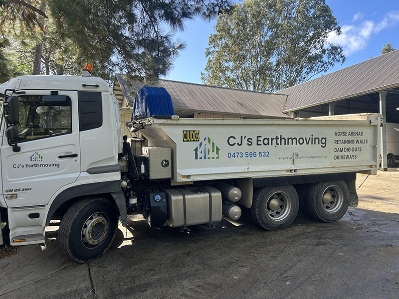 UD Quon tipper body truck